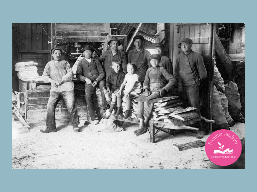 Gammelt foto af: arbejdere på Kagerup Savværk, fotograferet mellem 1930 og 1940. Foto: Gribskov Arkiv.